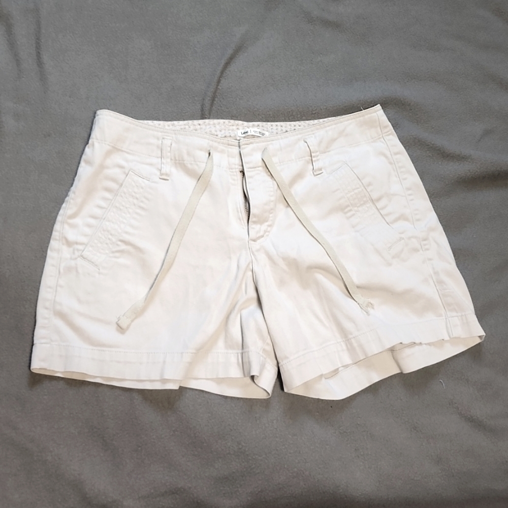 Lee khaki shorts